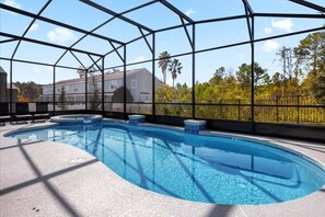 Et oppvarmet basseng