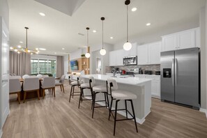 Fridge, microwave, oven, stovetop - Last Minute Disney! Private Pool, Hot Tub, Game Room & Themed Bedrooms. Book Now! #125759 (Orlando)