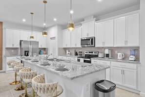 Fridge, microwave, oven, stovetop - Disney! Private Pool, Game Room & Themed Bedrooms. Book Now! #Solara241 (Orlando)