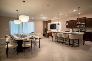 Dining - Disney! Private Pool, Game Room & Themed Bedrooms. Book Now! #WC50 (Orlando)