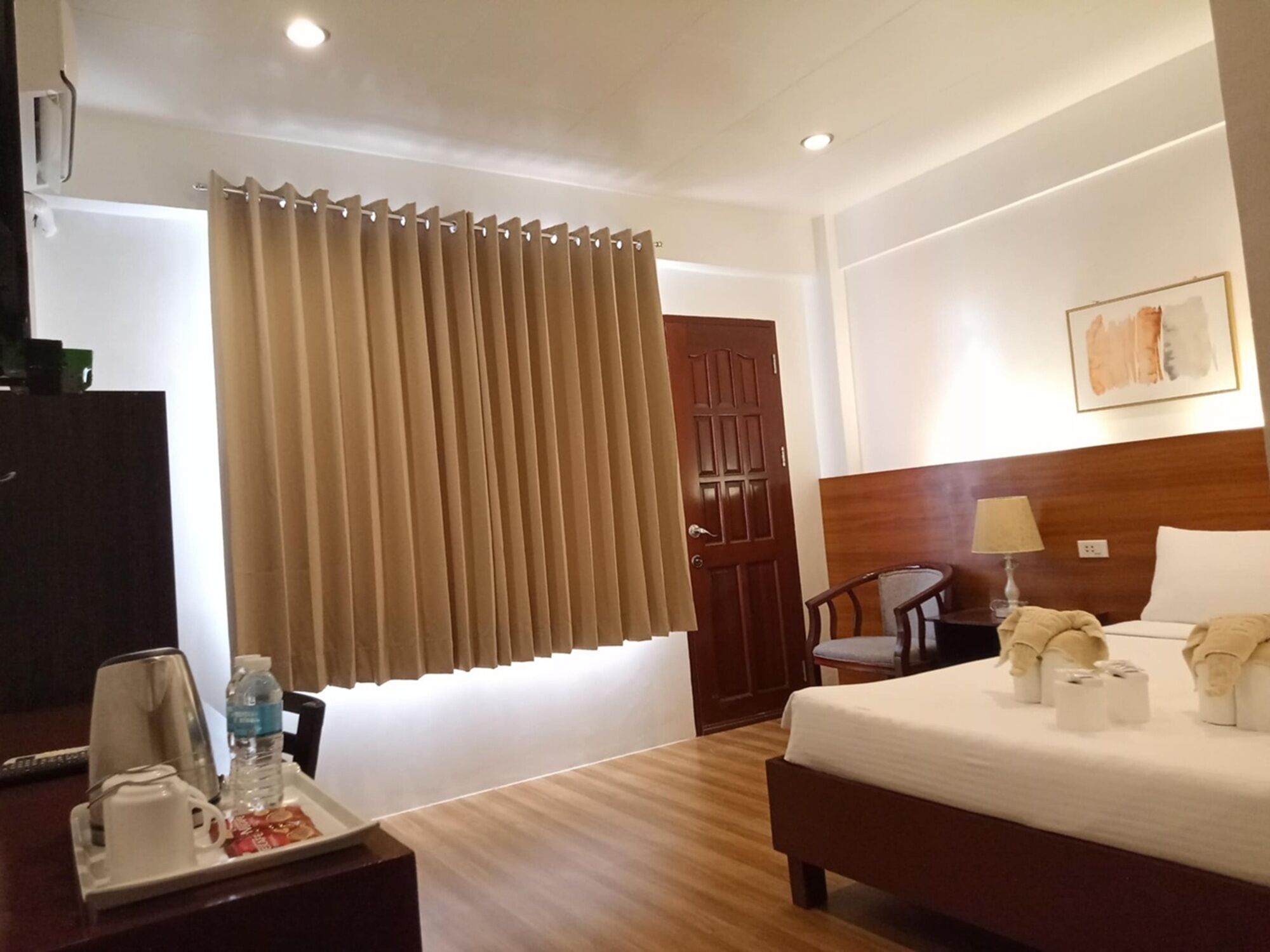 Deluxe Double Room | Premium bedding, desk, laptop workspace, blackout drapes