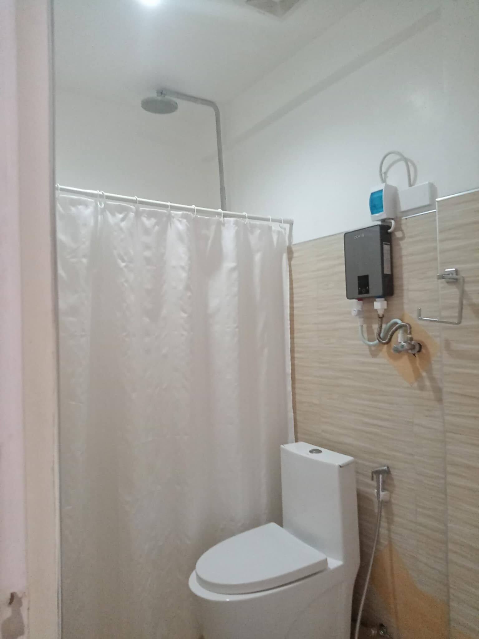Suite | Bathroom | Shower, rainfall showerhead, free toiletries, hair dryer (on request)