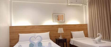 Deluxe Double Room, Non Smoking | Premium bedding, individually decorated, individually furnished, desk