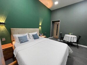 Tremannsrom – deluxe | Blendingsgardiner, lydisolert og wi-fi (inkludert)