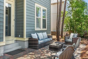 House (3 Bedrooms) | Interior - Teal Dreams by Avantstay 3 Blocks to Beach, Back Patio Seating (Santa Rosa Beach)
