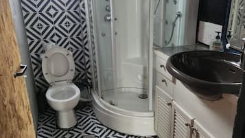 Jetted tub, hair dryer, towels, soap