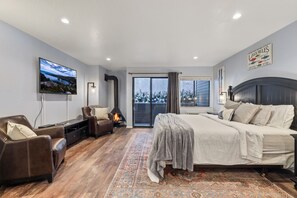 Travel crib, free WiFi, bed sheets - Lakeland Hotel Style Studio Condo - Prime Location (South Lake Tahoe)