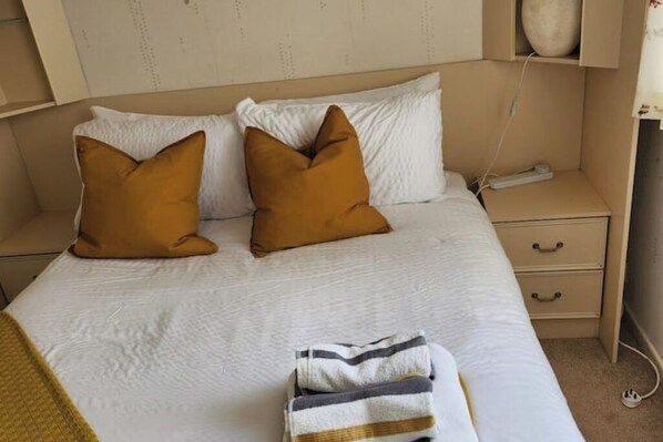 3 habitaciones, tabla de planchar con plancha, wifi y ropa de cama