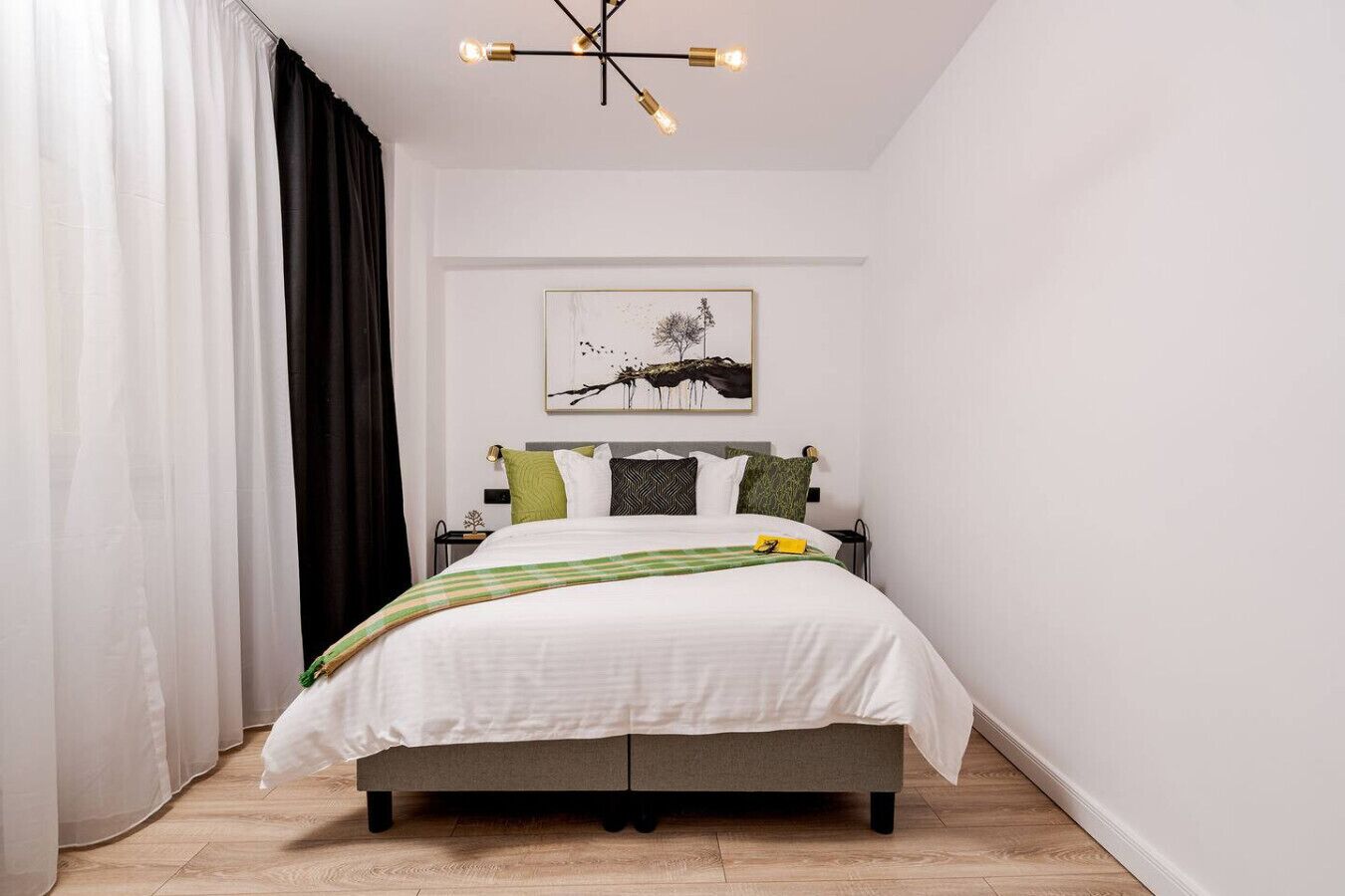 1 bedroom, desk, iron/ironing board, WiFi