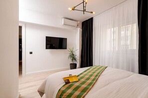 1 bedroom, desk, iron/ironing board, WiFi