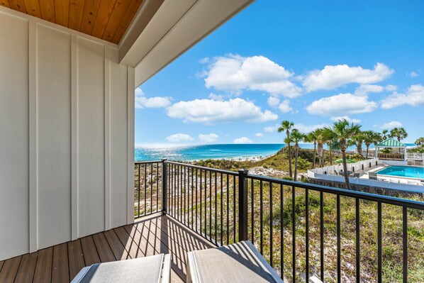Property grounds - Amazing New Beachfront Home, Incredible View, Heated Pool, Hot Tub, Elevator! (Destin)