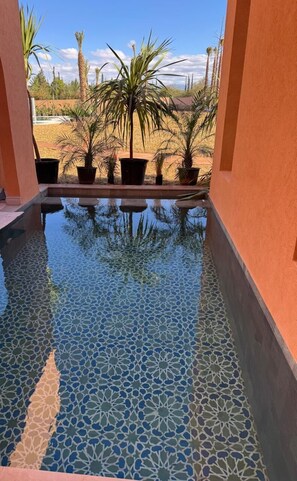 المنشأة من الخارج