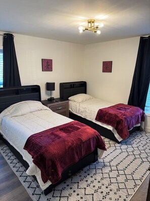 2 多间卧室、熨斗/熨衣板、免费 WiFi、床单