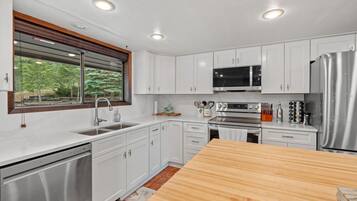 Frigorífic, microones, forn i placa de cuina