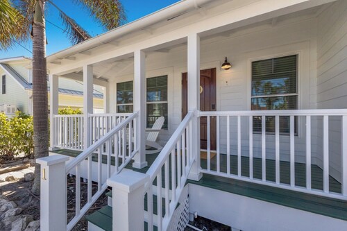 Cozy Anchor Inn #1, 1-bedroom retreat in the heart of Boca Grande.- Sleeps 4 - Pool
