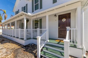 Exterior detail - Historic Anchor Inn #4 - Pool - Boca Grand in Town - Sleeps 6 (Boca Grande)