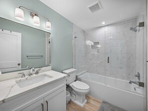 Douche, serviettes fournies