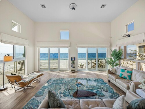 Stunning Beachfront Home 3-bedroom, 3-bathroom home on Boca Grande