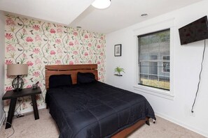 3 bedrooms, desk, free WiFi, bed sheets