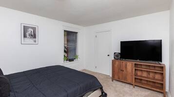 3 bedrooms, desk, free WiFi, bed sheets