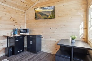 Interior - Cozy cabin in Pigeon Forge with Heat & AC (Pigeon Forge)