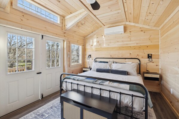 1 bedroom, free WiFi, bed sheets - Cozy cabin in Pigeon Forge with Heat & AC (Pigeon Forge)