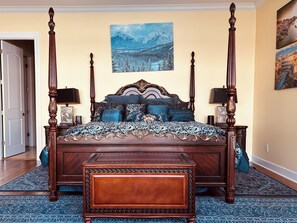 5 quartos, escrivaninha, ferros/tábuas de passar roupa