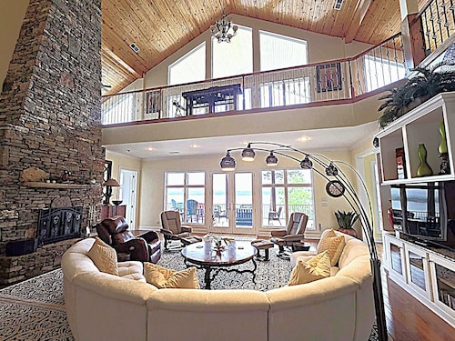G & P Properties boasts a spacious 5-bedroom house in peaceful Greers Ferry