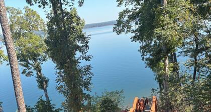 G & P Properties boasts a spacious 5-bedroom house in peaceful Greers Ferry