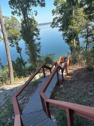 G & P Properties boasts a spacious 5-bedroom house in peaceful Greers Ferry