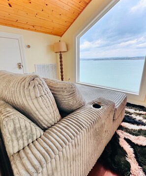 5 bedrooms, desk, iron/ironing board, free WiFi