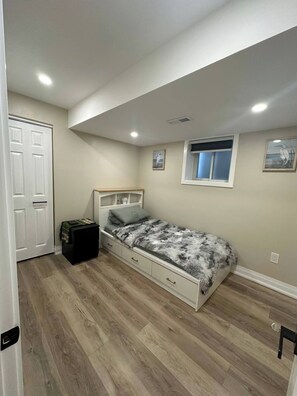 2 habitaciones, tabla de planchar con plancha, wifi y ropa de cama 