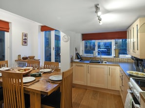 Dining - 3 bedroom accommodation in Bishops Castle (Bishops Castle)