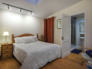 3 bedrooms, free WiFi, bed sheets - 3 bedroom accommodation in Bishops Castle (Bishops Castle)