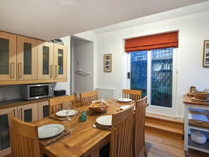 Dining - 3 bedroom accommodation in Bishops Castle (Bishops Castle)