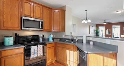 Metro & Andrews AFB Nearby – Perfect Townhome