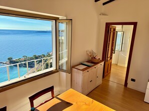 Interior - Kiss of Sea Balzi Rossi (Grimaldi)