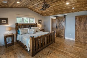 4 bedrooms, free WiFi, bed sheets