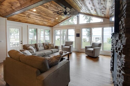 Gull Lake Cabin + Bunkhouse with Sandy Beach & Pontoon/Jet Ski availability!