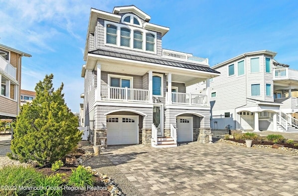 Exterior - Immaculate Pool/Elevator 5 bedroom, 4 bath home w/outdoor living space/fire pit  (Harvey Cedars)