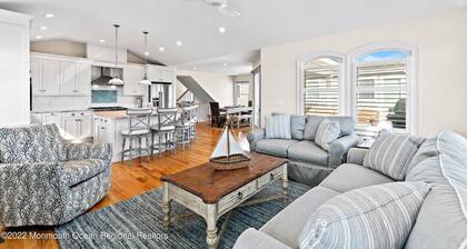 Immaculate Pool/Elevator 5 bedroom, 4 bath home w/outdoor living space/fire pit