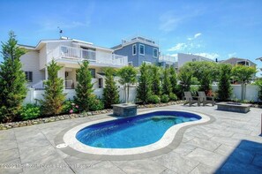 Pool - Immaculate Pool/Elevator 5 bedroom, 4 bath home w/outdoor living space/fire pit  (Harvey Cedars)
