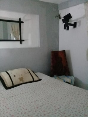 1 chambre, fer et planche à repasser, accès à Internet, literie fournie