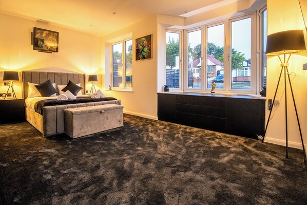 4 bedrooms, iron/ironing board, free WiFi, bed sheets