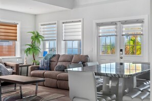Smart TV, books, printers - Modern Beachfront Luxury Retreat W Ocean Views (Flagler Beach)