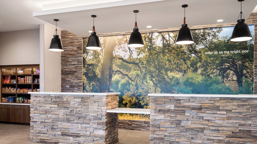 La Quinta Inn And Suites By Wyndham Lincoln