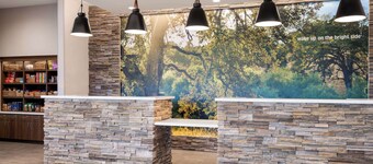 라 퀸타 인 앤드 스위트 바이 윈덤 링컨