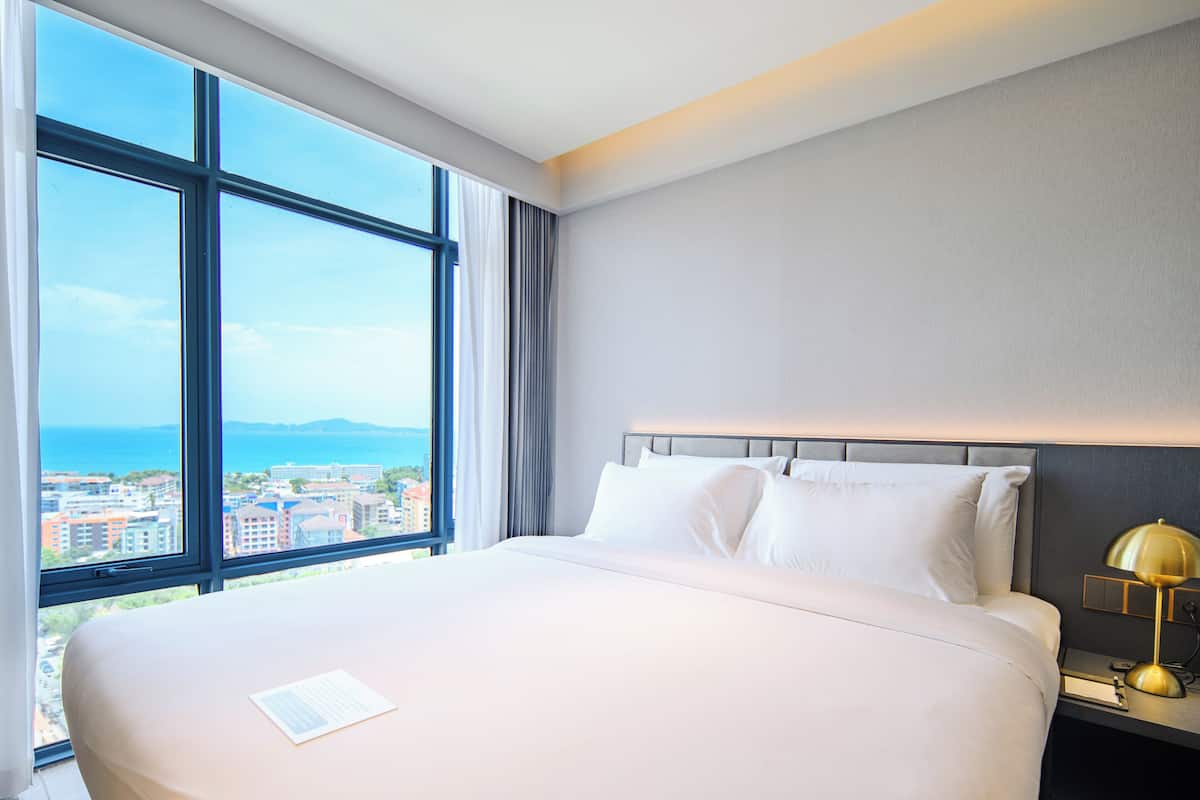 Two-Bedroom Suite with Sea View | Sengetøy av topp kvalitet, minibar, safe på rommet og skrivebord