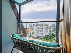 Deluxe King Room with City View | Terrace/patio