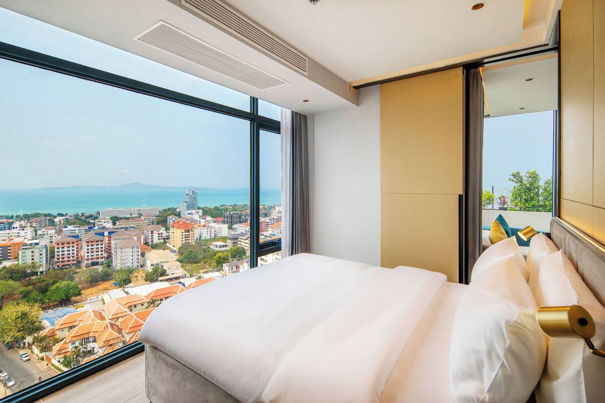 Premier Suite with Sky Garden Sea View | Premium bedding, memory foam beds, minibar, in-room safe